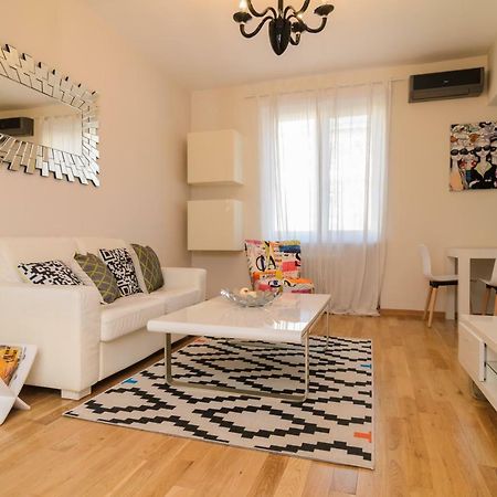 Rise & Shine Sofia Luxury Apartment By Flat Mаnager Kültér fotó