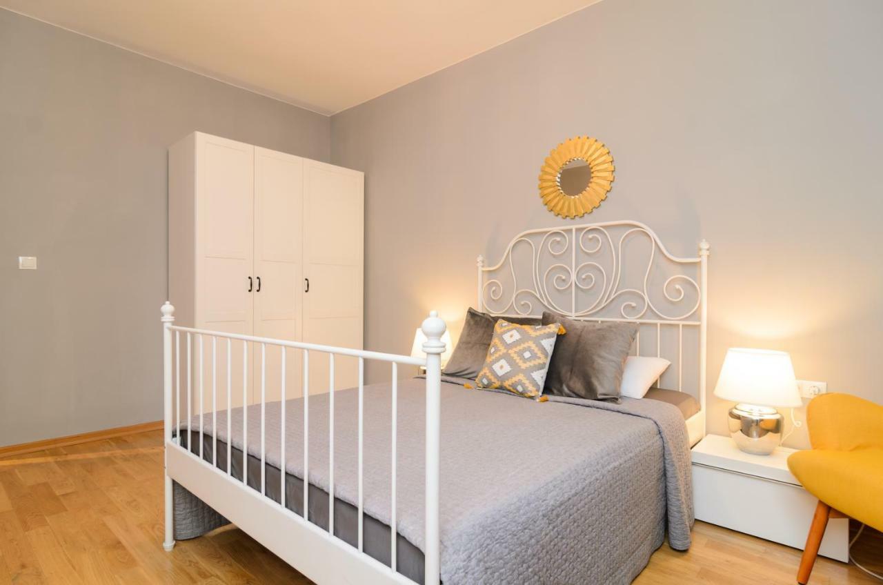 Rise & Shine Sofia Luxury Apartment By Flat Mаnager Kültér fotó